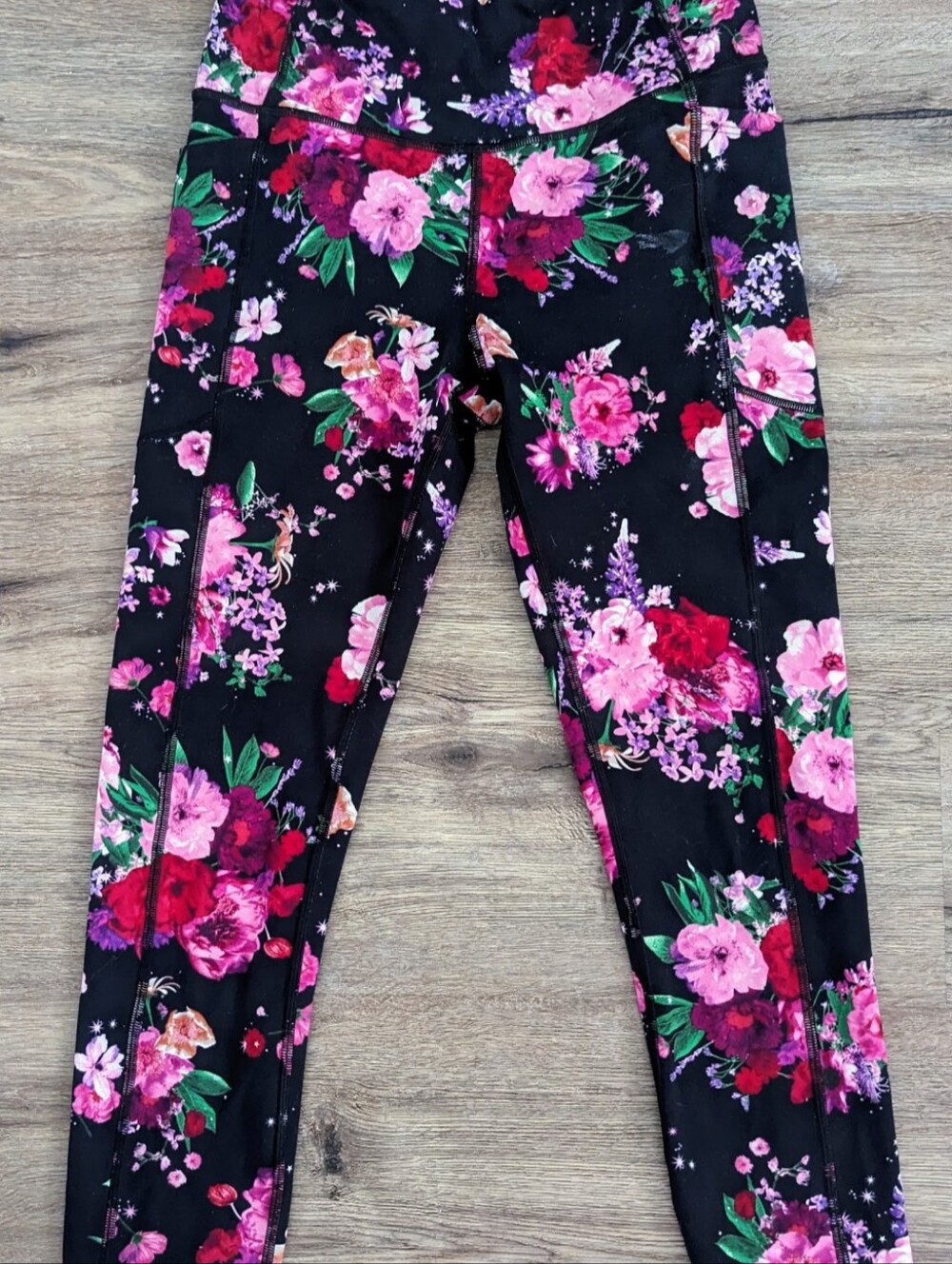 Victoria's secret floral leggings in size S/M Side & key pocket Like New